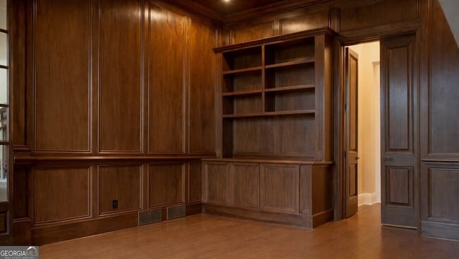 Building Photo - 453 Londonberry Rd NW