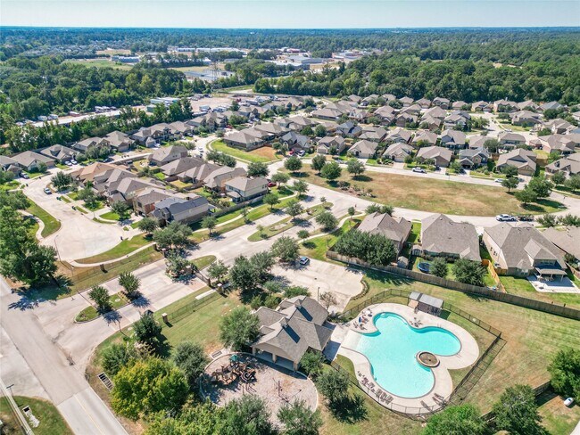 Building Photo - 7631 Willow School Dr