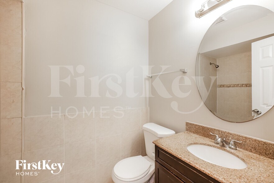 Building Photo - 1505 NE 10th Ln