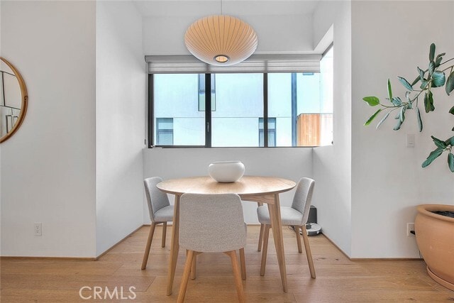 Building Photo - 1825 N Kenmore Ave