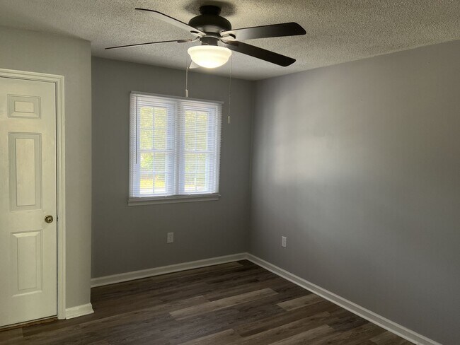 Building Photo - Walk to Beach! Newly Remodeled 2 Bedroom, ...