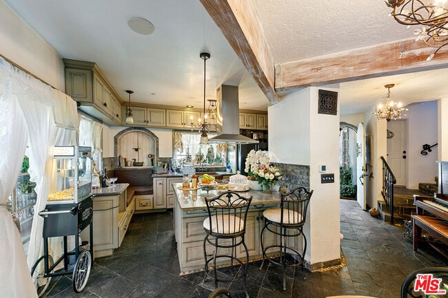 Building Photo - 2851 Seabreeze Dr