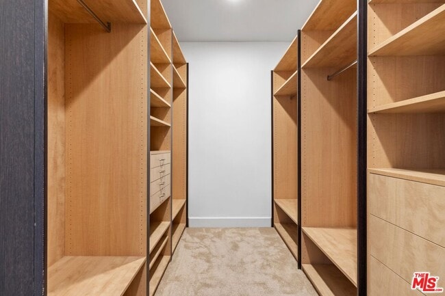 Building Photo - 8788 Shoreham Dr