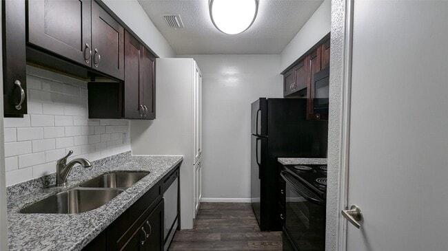 Building Photo - 5711 Sugar Hill Dr