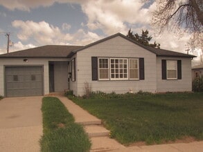 Building Photo - 2 BEDROOM | 1 BATH | WEST