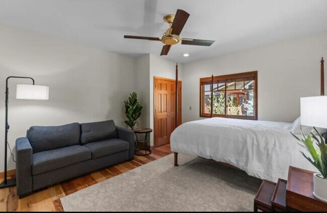 Building Photo - Stunning 4-bedroom/2-bath with pristine Mt. Views in Pine Meadow!