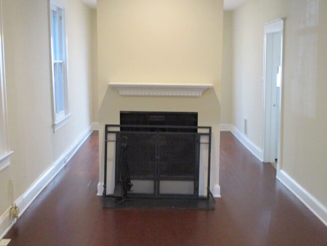 Building Photo - Charming Georgetown Townhouse on a quiet street