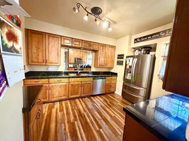 Building Photo - Awesome 4-Bed/2-Bath Craftsman Bungalow House Near Alberta District