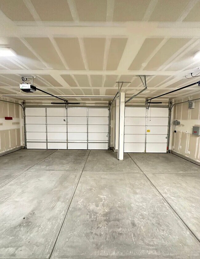 Building Photo - 15835 Santa Clara Ct