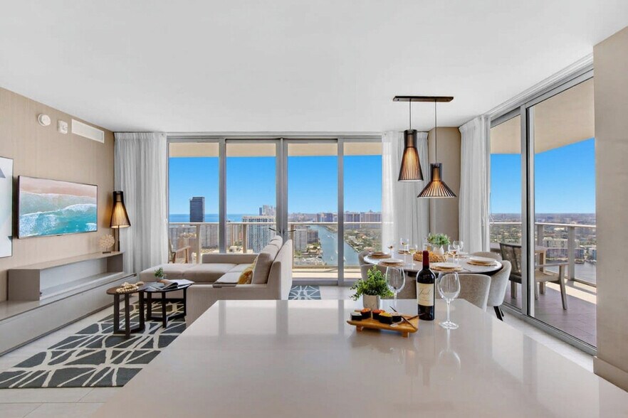 Building Photo - 4010 S Ocean Dr