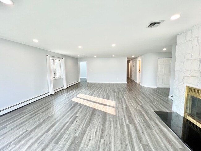 Building Photo - 4C Cove Ln