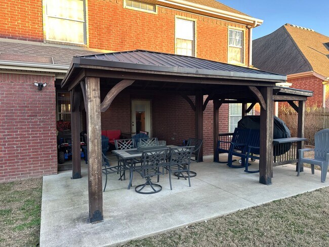 Building Photo - Available March 1st!  Modern 5-Bedroom 4-Bathroom Home in SW Bentonville