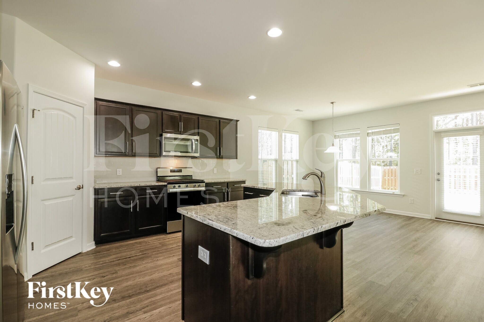 Building Photo - 421 Sanctuary Park Dr