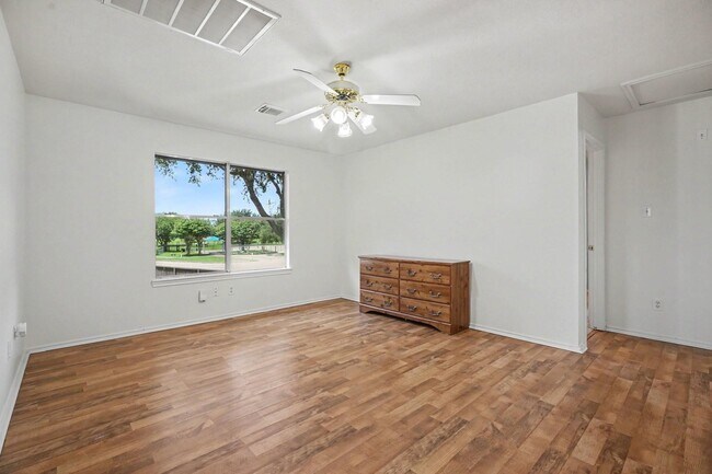 Building Photo - 1150 Andover Dr