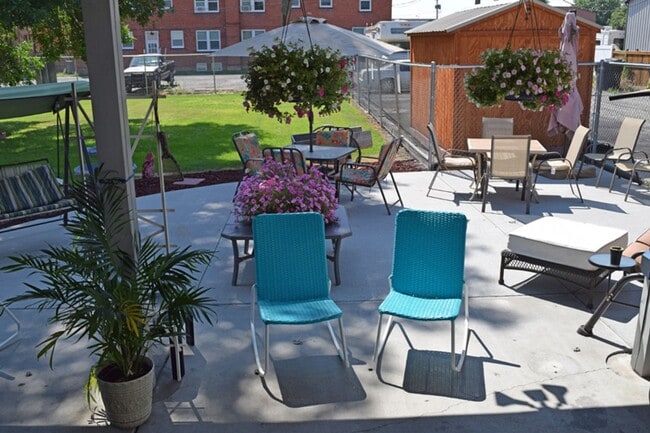 Building Photo - Furnished Studio Near Hospitals with Cable TV and Free Laundry