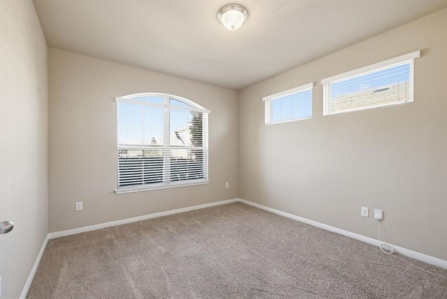 Building Photo - 609 Carly Ann Ln