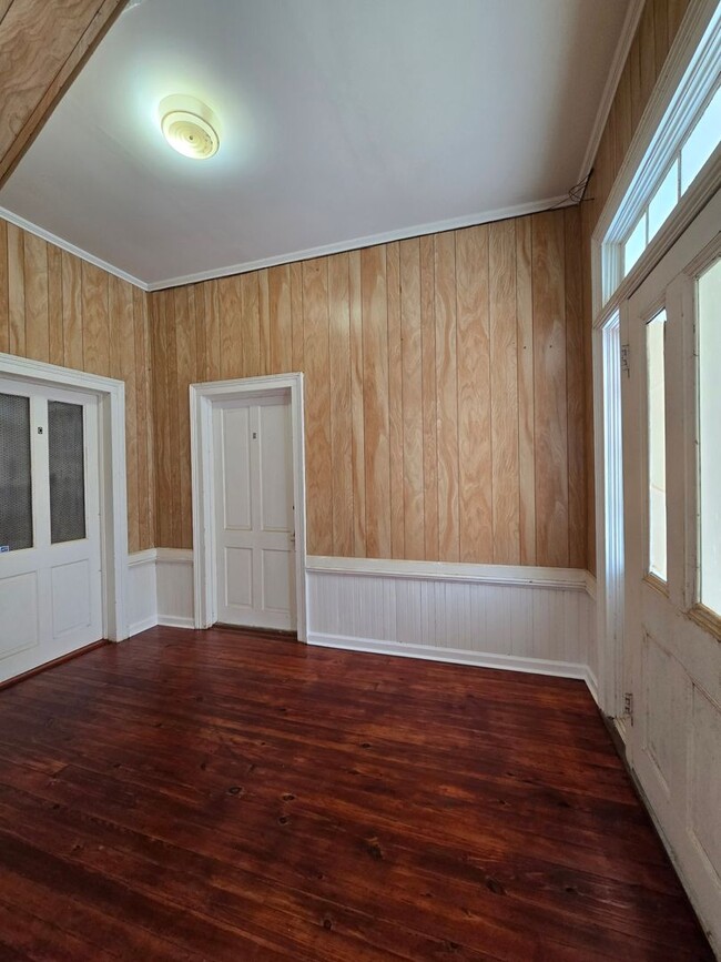 Building Photo - 403 W Hampton Ave