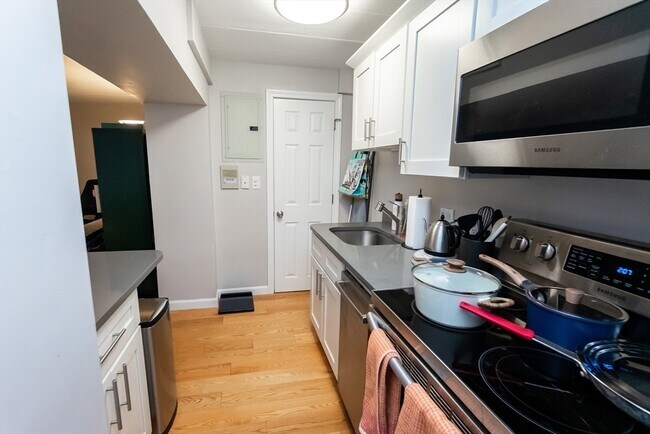 Building Photo - 345 Harvard St