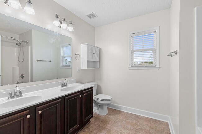 Building Photo - 406 Amaryllis Ln