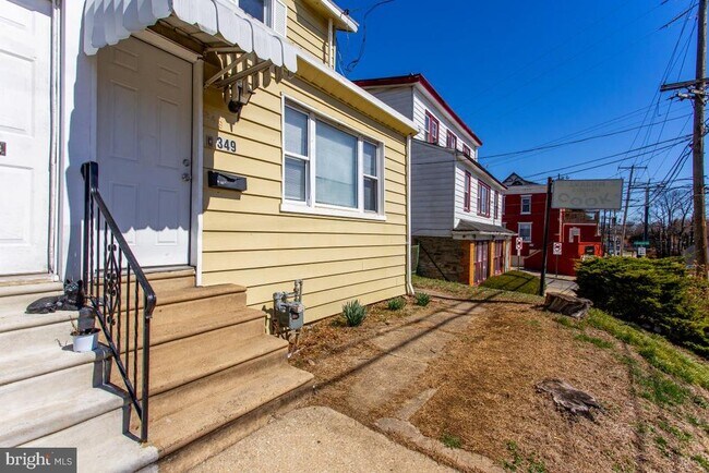 Building Photo - 349 S Springfield Rd