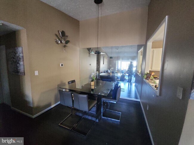 Building Photo - 936 Windbrooke Dr