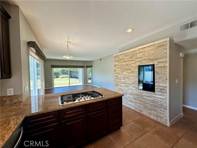 Building Photo - 24482 Lantern Hill Dr
