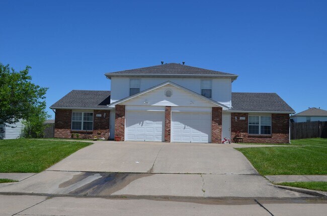 Building Photo - 1609-11 High Quest Circle