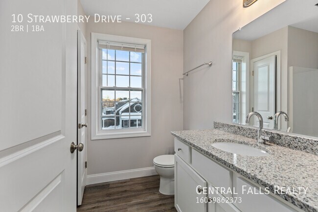 Building Photo - 10 Strawberry Dr