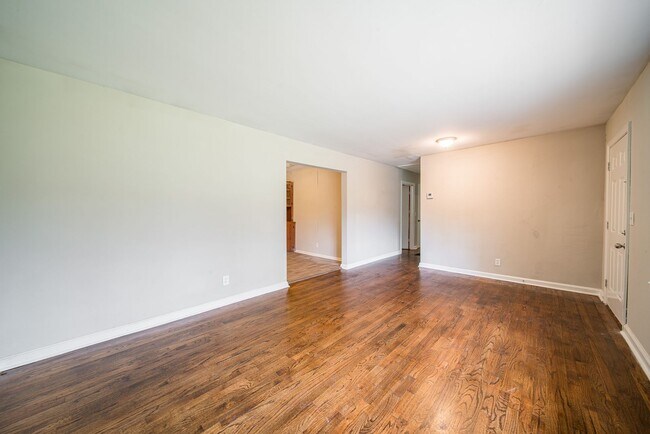 Building Photo - Nice 3 Bedroom/1 Bath Home with Bonus Room!
