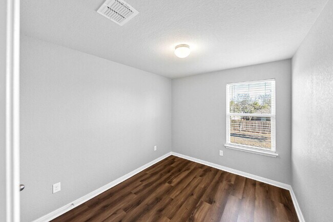 Building Photo - Modern Comfort Meets Everyday Living in This Beautifully Updated Two Story Home for Rent