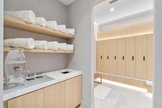 Building Photo - 1116 N Ocean Blvd