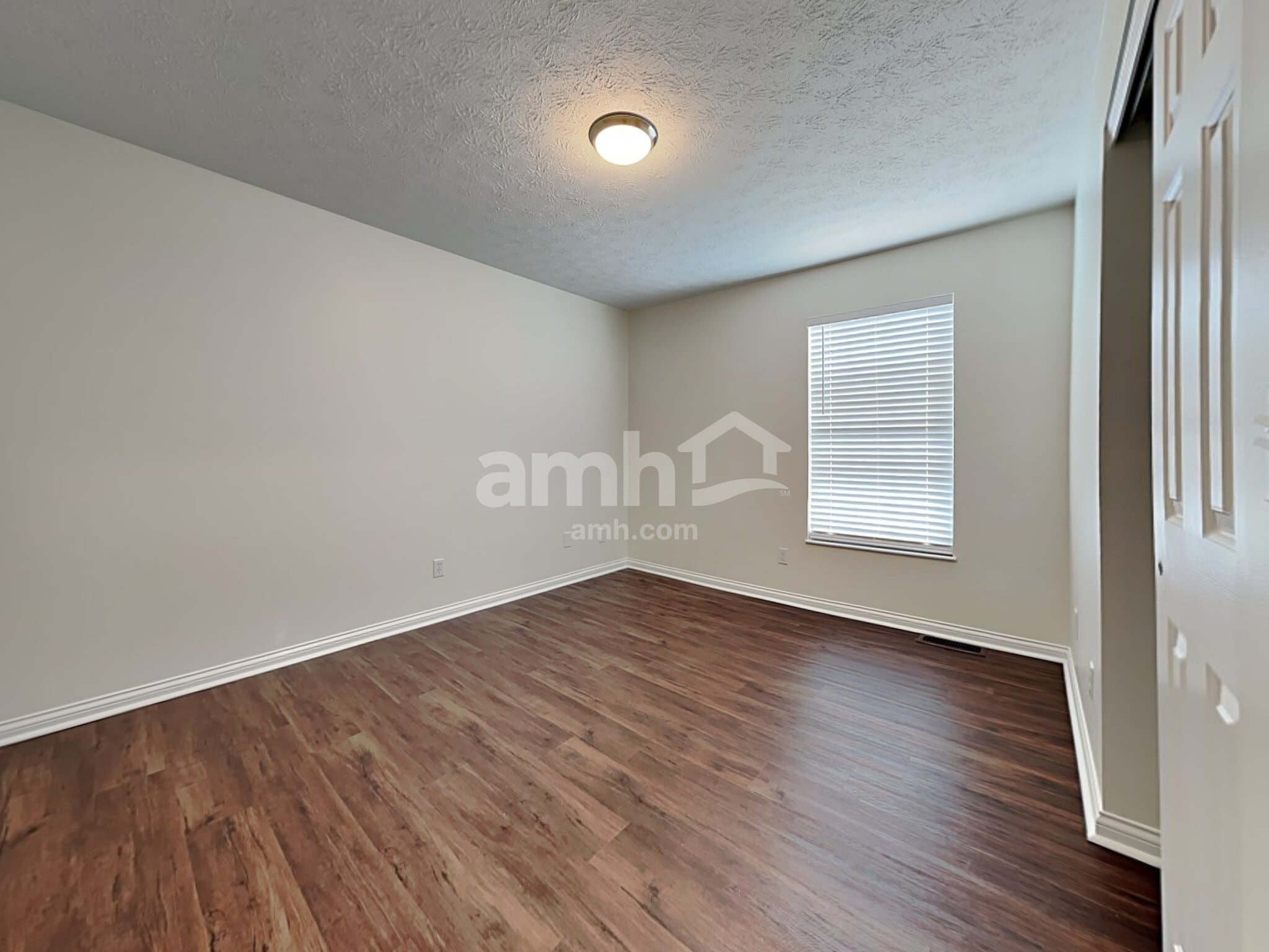 Building Photo - 2159 Glenview Dr