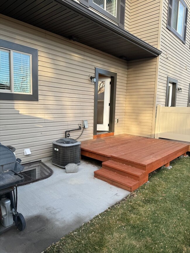 Building Photo - Spacious Townhome for rent in Rexburg