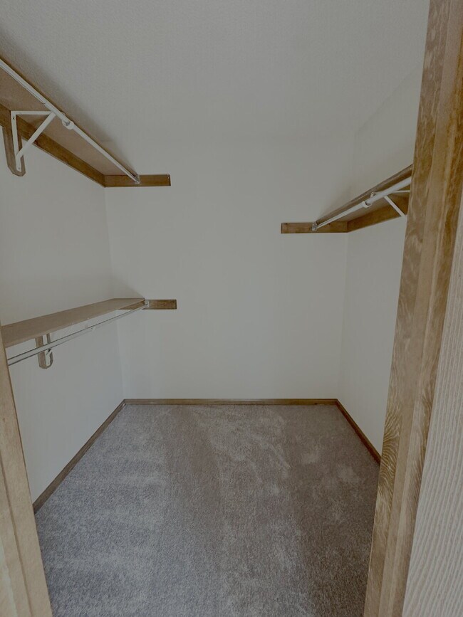 Building Photo - "Spacious 4-Bedroom Retreat with 2.5 Baths...