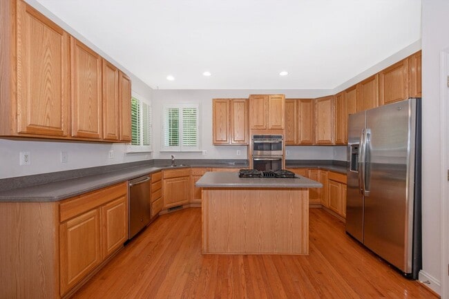 Building Photo - *Open House* 6/20 12-1 PM *