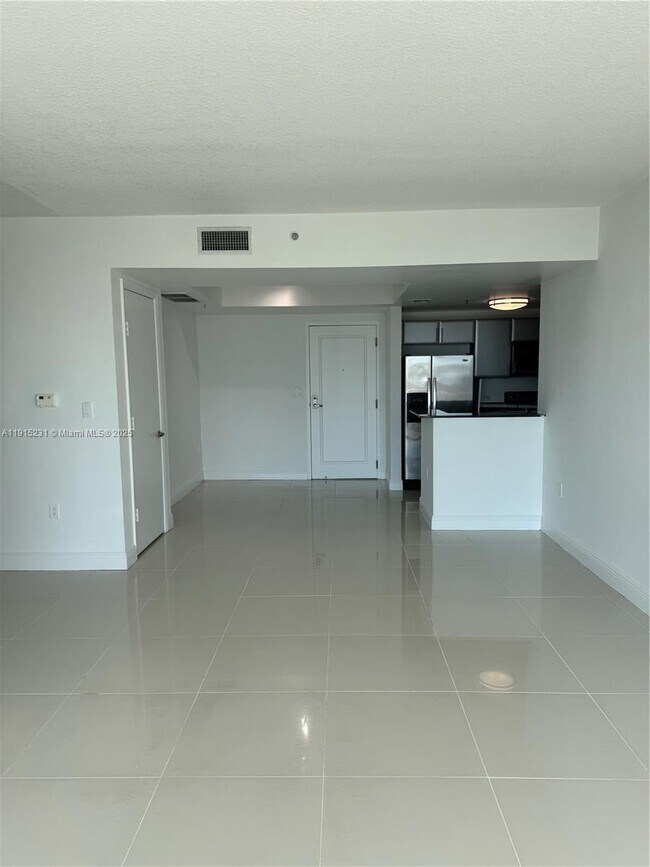 Building Photo - 1861 NW S River Dr