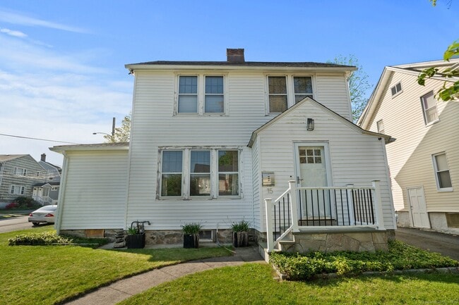 Building Photo - 15 Overland Ave