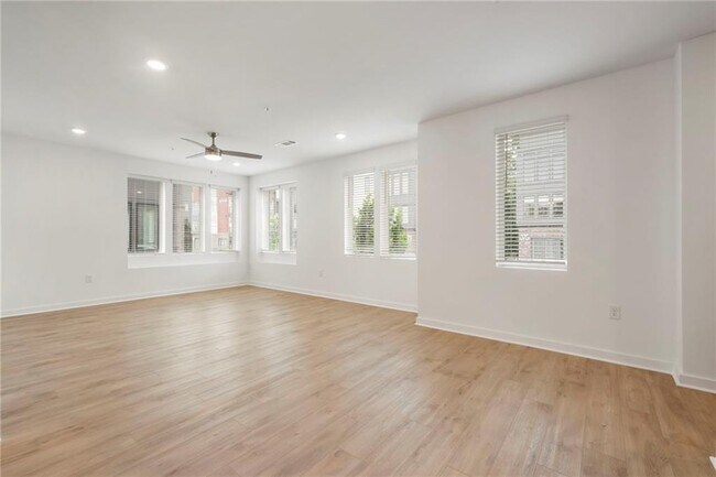 Building Photo - 388 Pratt Dr SE
