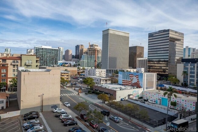 Building Photo - 300 W Beech St