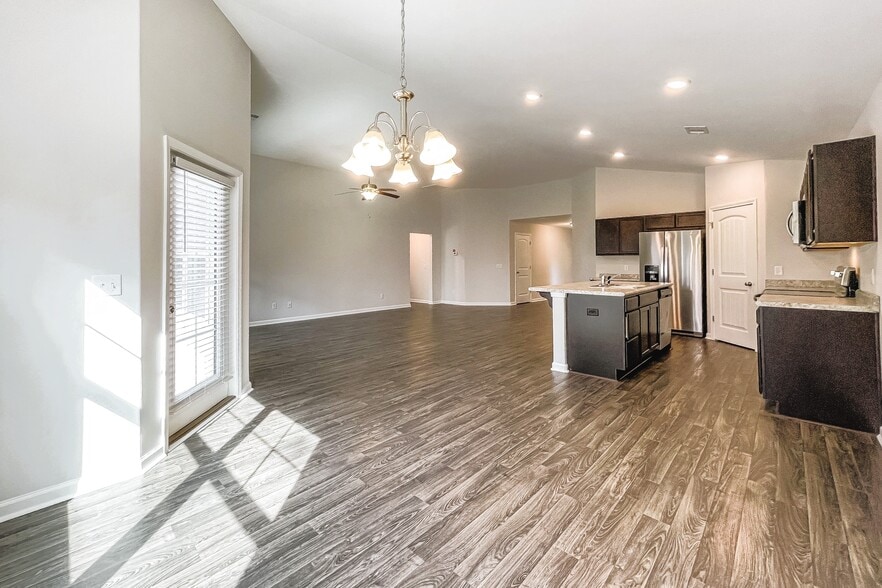 Building Photo - 1127 Autumns Wood Cir E