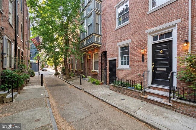 Building Photo - 1231 Waverly Walk