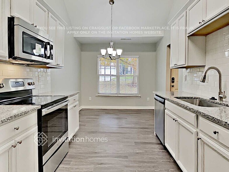 Building Photo - 1470 Mitchell Glen St