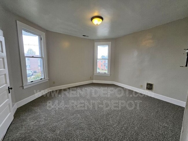 Building Photo - 901 N 2nd Ave