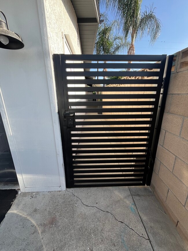 Building Photo - 40585 Sanalamar Dr