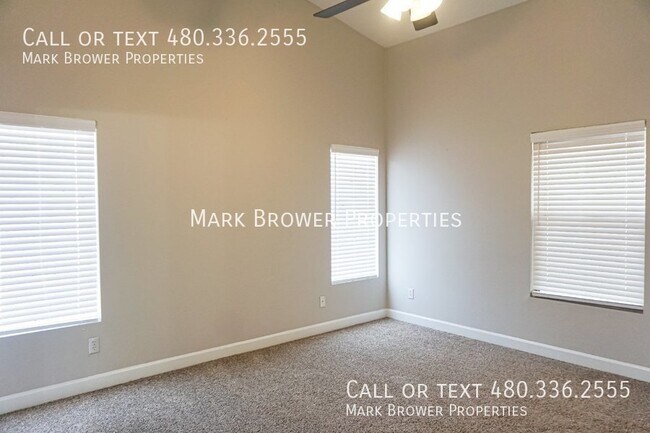 Building Photo - 1136 E Christopher St