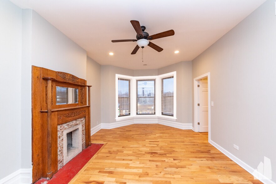 Building Photo - 1420 W Irving Park Rd