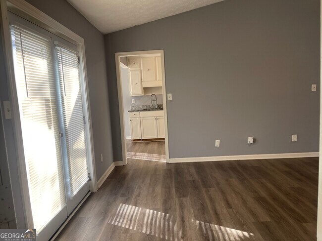 Building Photo - 1233 Woodland Ct SE