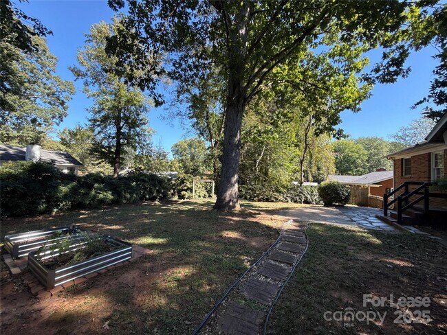 Building Photo - 2209 Stonewood Dr
