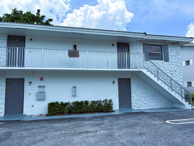 Building Photo - 4341 Riverside Dr