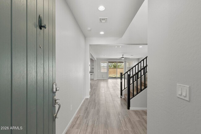 Building Photo - 130 N Bay Dr